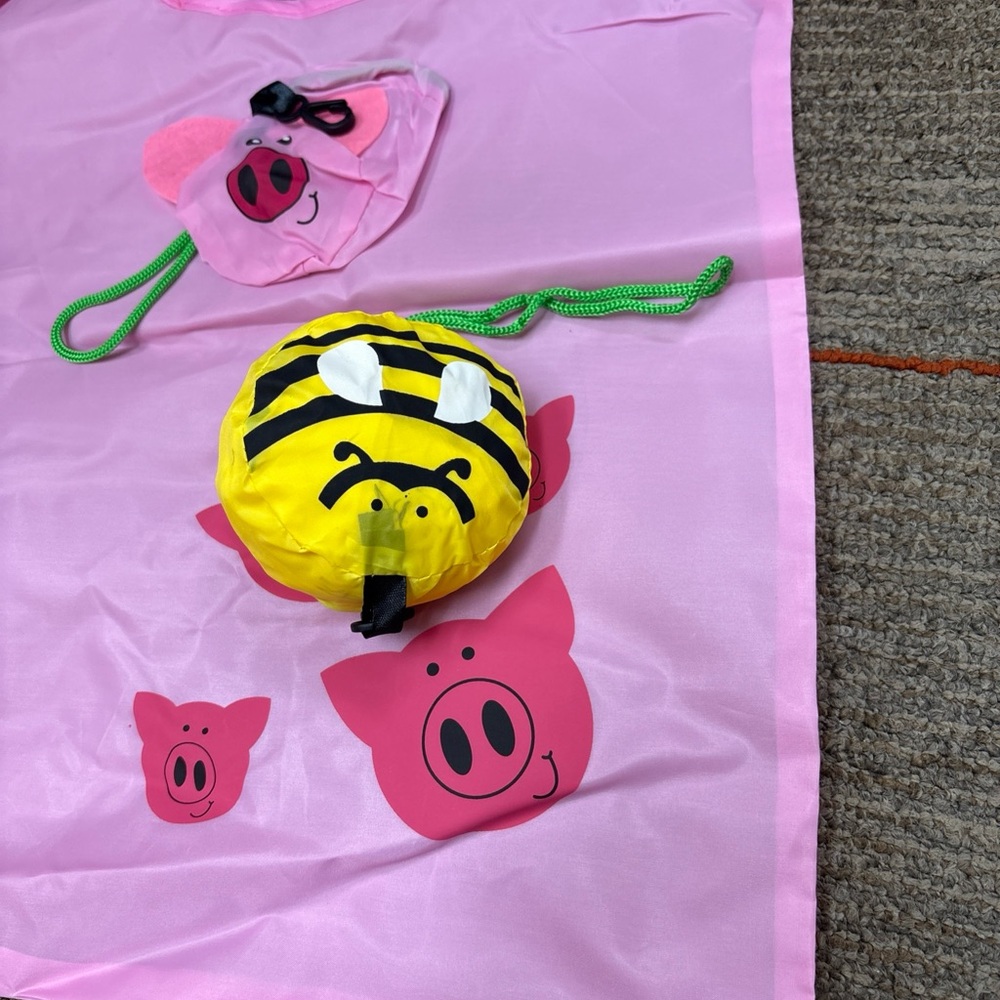 Set of 2 brand new collapsible, foldable, reusable bags